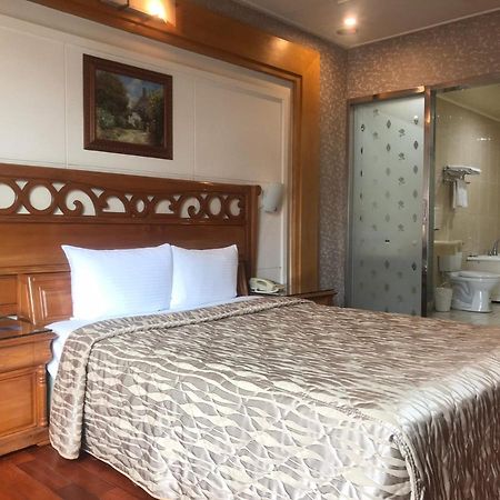 Regin Business Motel Lucsu Kültér fotó