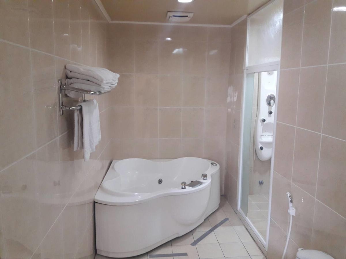 Regin Business Motel Lucsu Kültér fotó