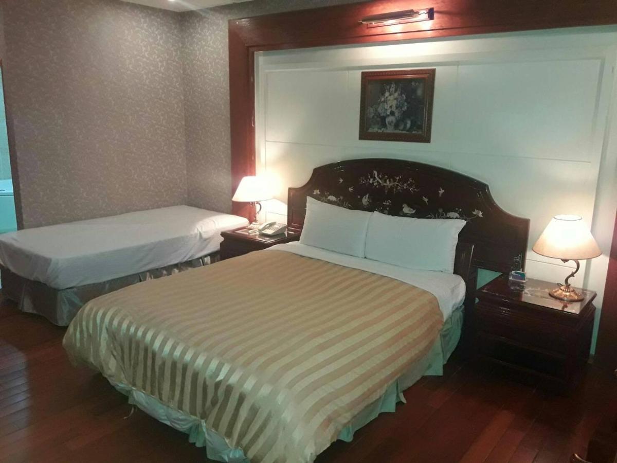 Regin Business Motel Lucsu Kültér fotó